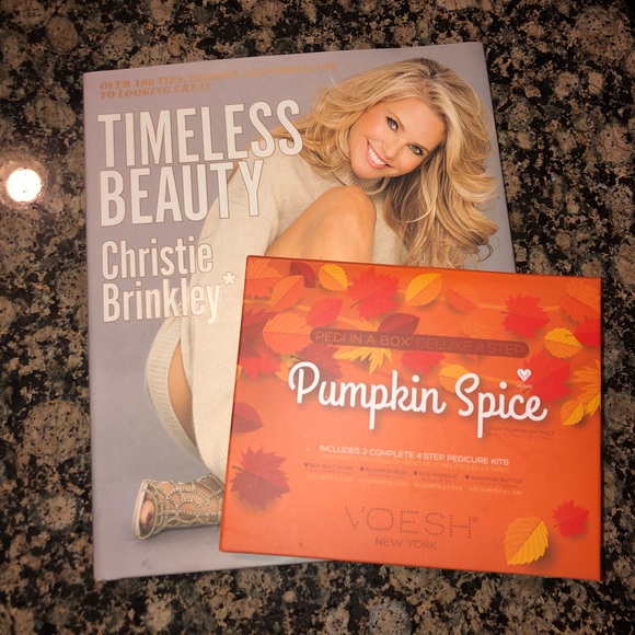 FUN BUNDLE! Beauty book & pedi set for two - Picture 1 of 6